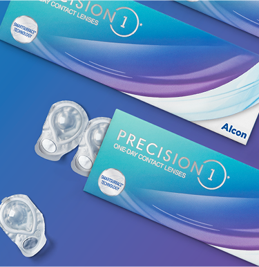 Produktverpackungen von Precision1 Tageslinsen mit der Kontaktlinsenblisterverpackung, die aus der Verpackung kommt